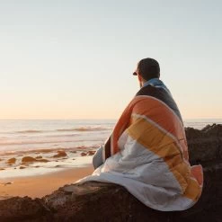 Rumpl Printed Retro Puffy 1-Person Blanket -Rumpl EASRID D9