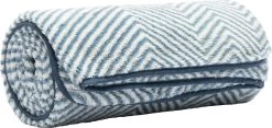 Rumpl Sherpa Fleece Blanket |-|Couverture En Polaire Sherpa -Rumpl RPL TSFP 7E 7ESide1 20Herringbone
