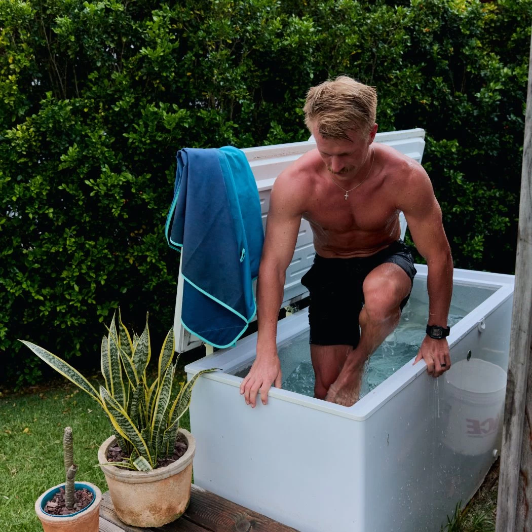 Rumpl Tech Towel - Ocean Fade 6 Rumpl Tech Towel - Ocean Fade - Image 4